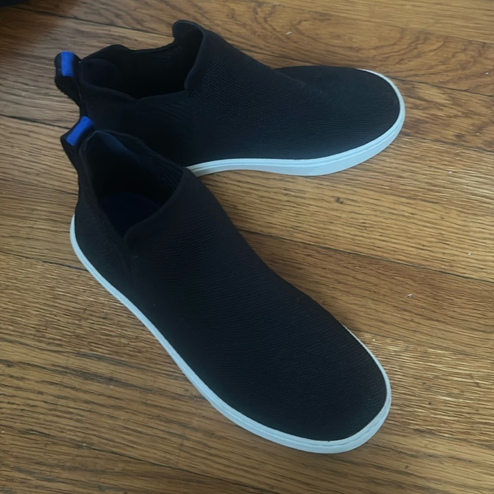 Black Rothy’s Chelsea style sneaker